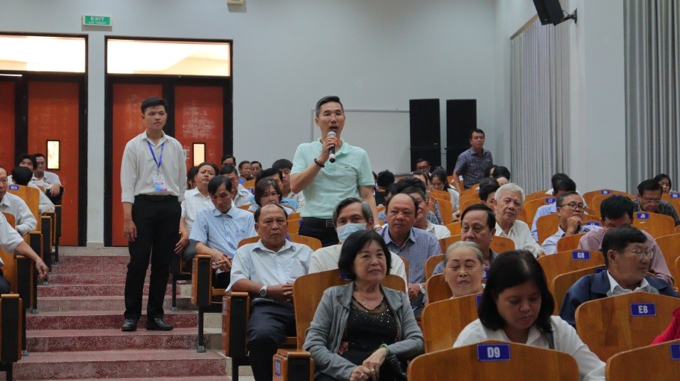 Luật sư Nguyễn Ngọc Châu, Phó Chủ tịch Hội đồng Khen thưởng, Kỷ luật Đoàn Luật sư tỉnh An Giang  phát biểu thảo luận