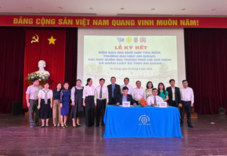 Quang cảnh Lễ ký kết Biên bản ghi nhớ hợp tác giữa Trường Đại học An Giang và Đoàn Luật sư tỉnh An Giang